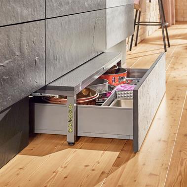 Blum Space Step